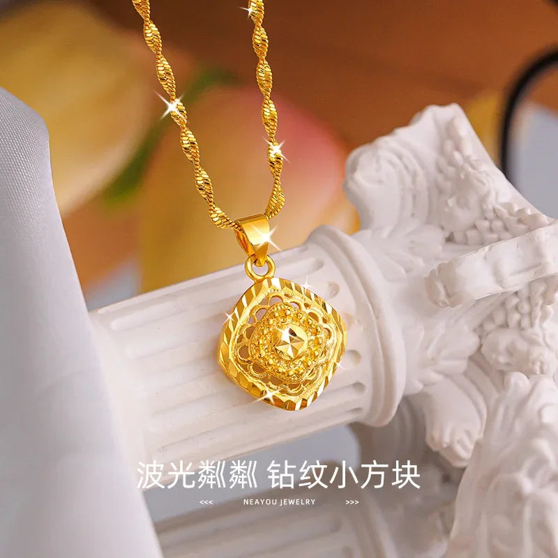 18K Gold Necklace Temperament Womens AU750 Versatile Diamond Pattern Small Square Pendant Clavicle Necklace